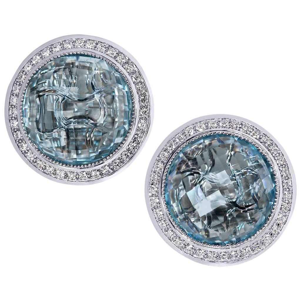 Inspired by the grandeur of antiquity, the Symbolica collection is enriched with meaning. The hand-carved gallery that reveals itself through the dramatic blue topaz center creates an illusion of ancient symbols that in turn form an aura of timeless