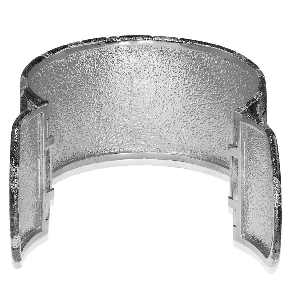 Sterling Silver Platinum Textured Hinged Cora Cuff Bracelet In New Condition In New York, NY
