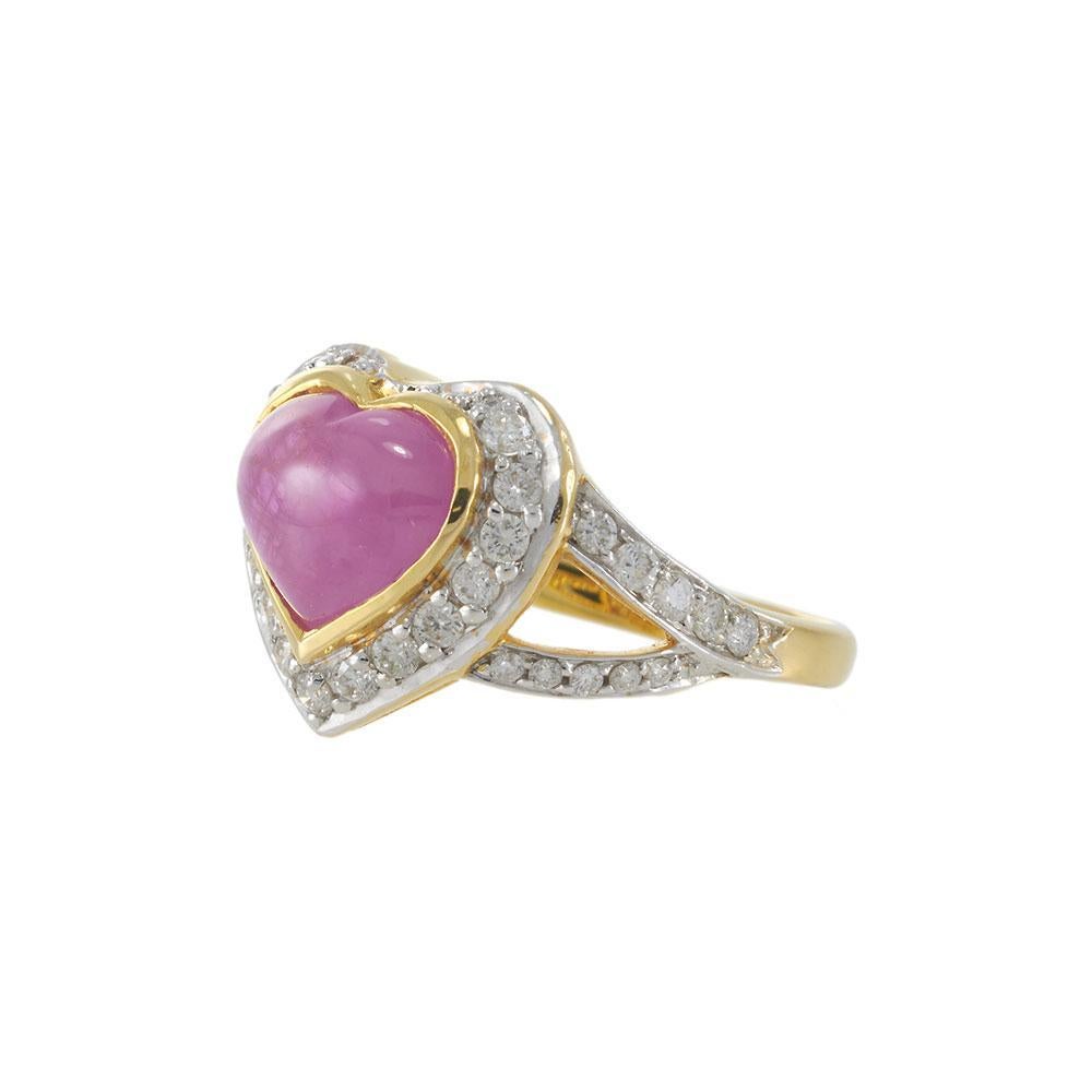 Bague en or jaune 18KT certifiée AIG avec cœur en rubis de Birmanie et diamants Neuf - En vente à New York, NY