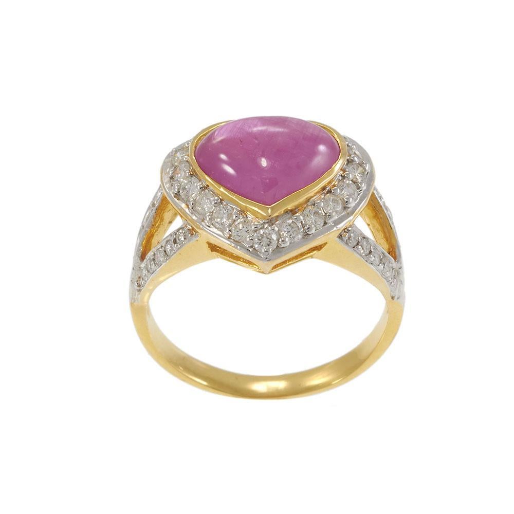 Bague en or jaune 18KT certifiée AIG avec cœur en rubis de Birmanie et diamants en vente 1