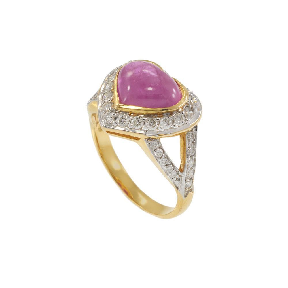 Taille cabochon Bague en or jaune 18KT certifiée AIG avec cœur en rubis de Birmanie et diamants en vente