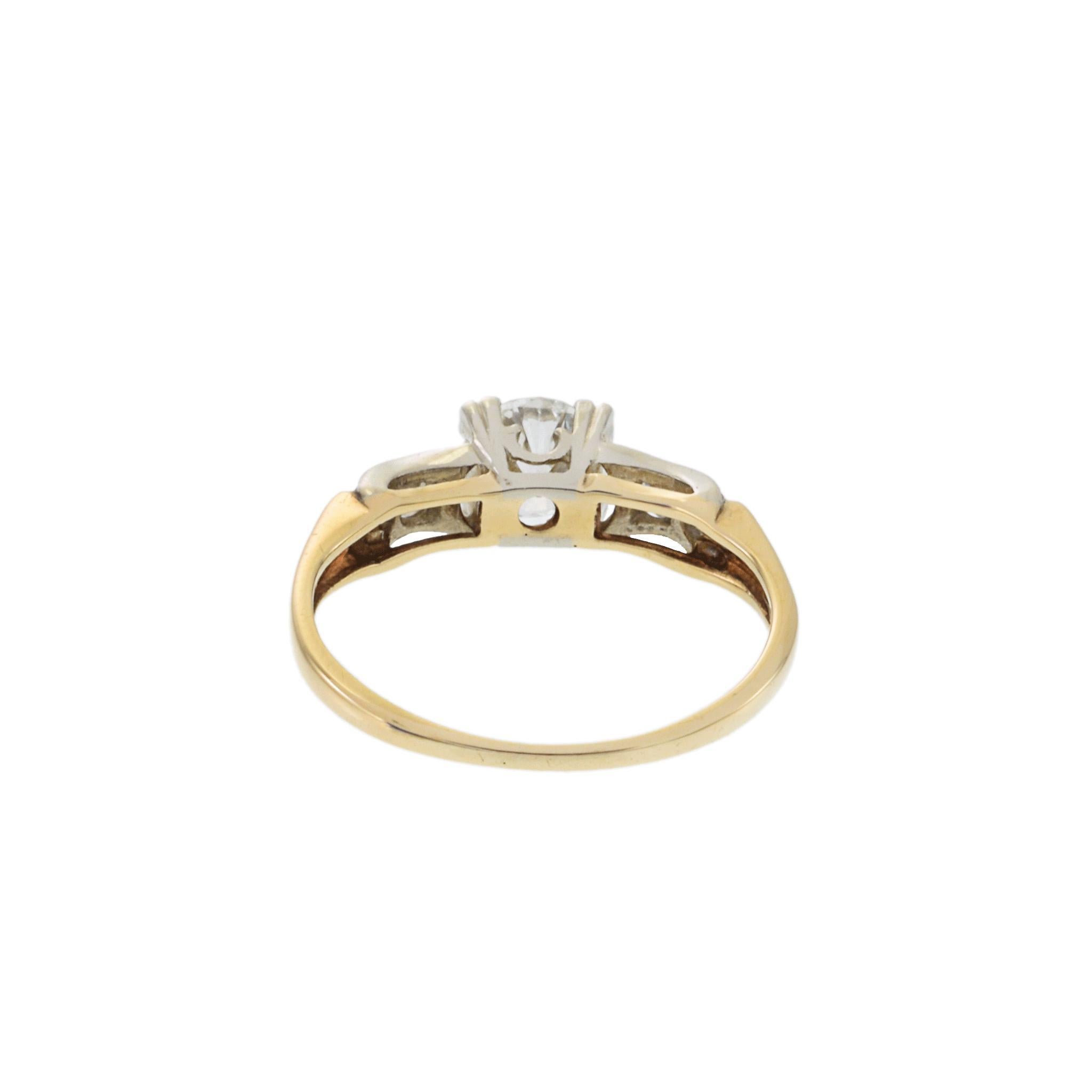 Donna Anello con tre pietre di diamante a taglio europeo in stile Art Deco 14KT a due toni in oro vecchio in vendita