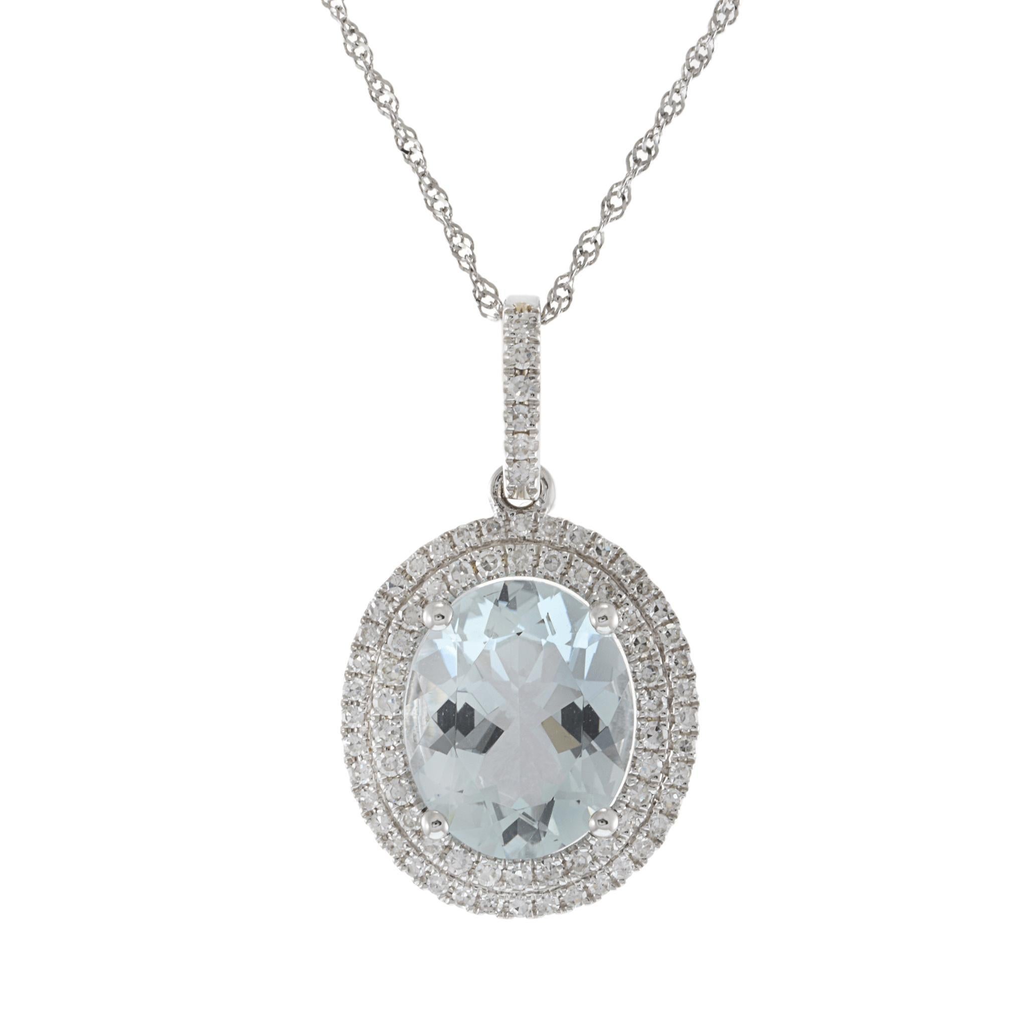 Collier pendentif halo en or blanc 14KT avec aigue-marine ovale et diamant Neuf - En vente à New York, NY