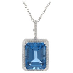 Collier pendentif en or blanc 14KT avec topaze bleue de Londres et diamants