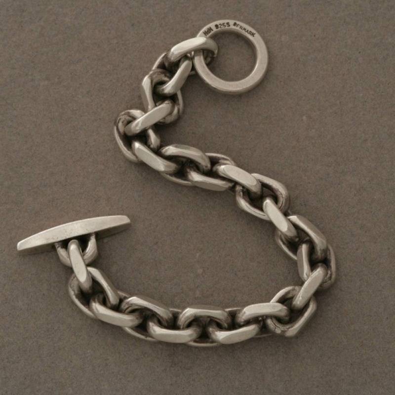 Hans Hansen Sterling Silver Chain Bracelet 

Simple chain design with toggle clasp. Heavy weight, in good vintage condition. Circa 1960s, Denmark. 

Dimensions: 8
