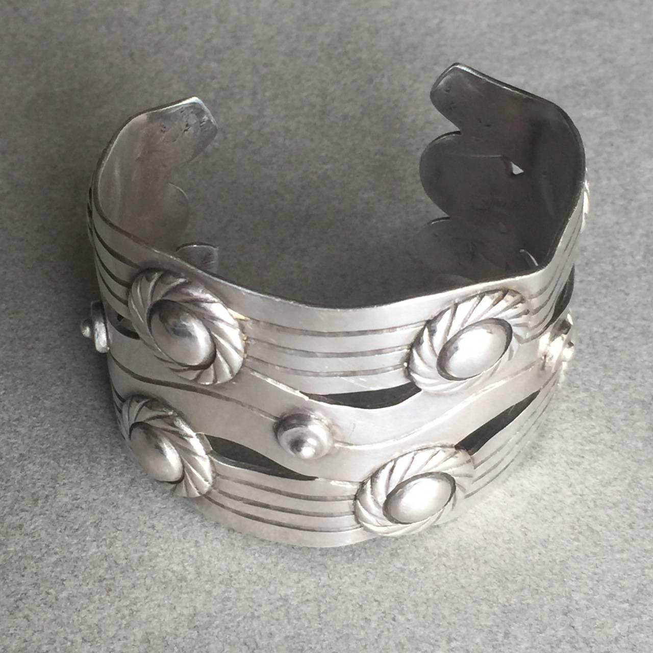 William Spratling 980 Silver River of Life Cuff 

This bold, heavy silver cuff bracelet is a wonderful example of Spratling's work: silver balls, silver beads, rope trim, and heavy carved incised lines.

This superb original piece has hallmarks