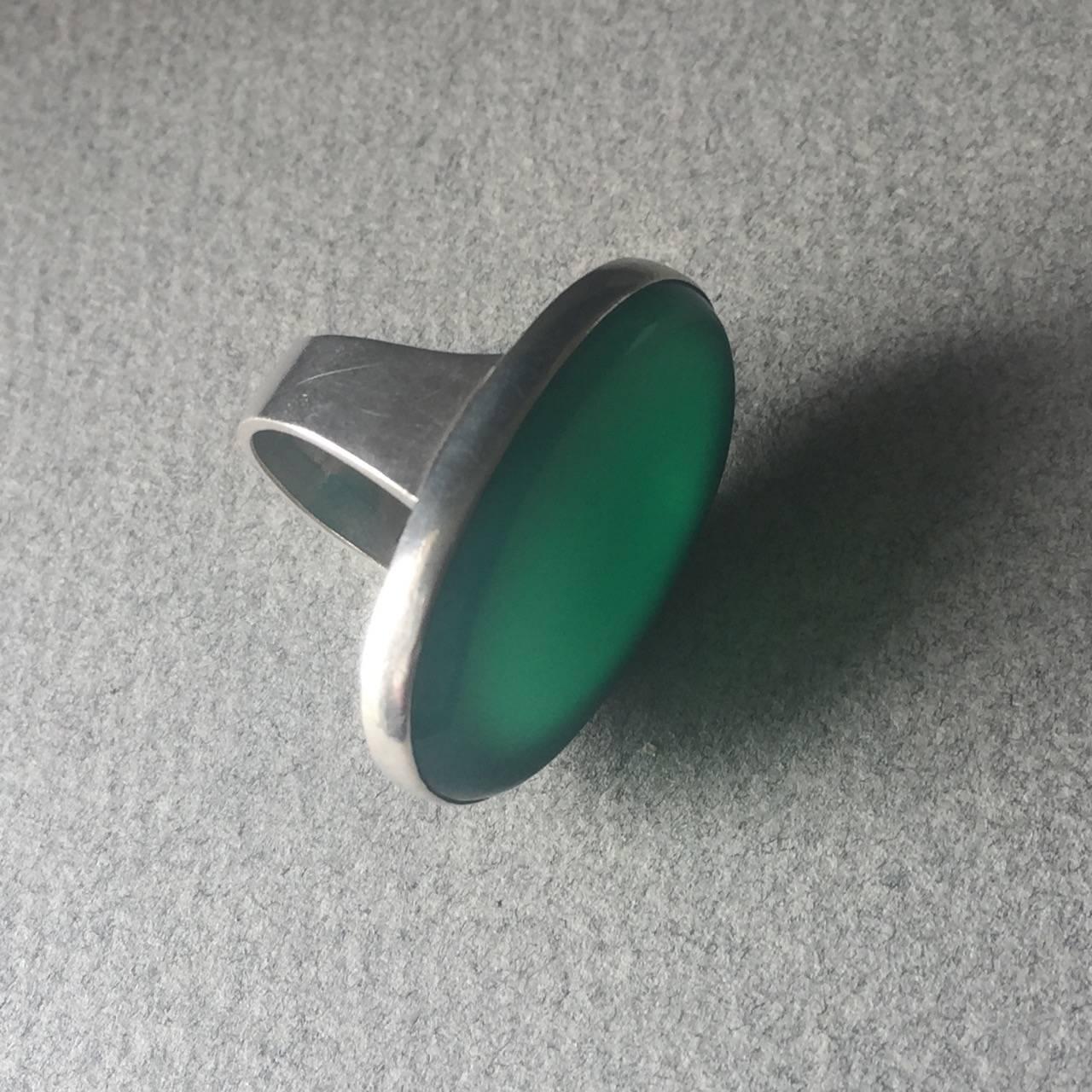 Georg Jensen Modernist Sterling Silver Ring No. 90A with Chrysoprase (Size 7.5) In Excellent Condition For Sale In San Francisco, CA