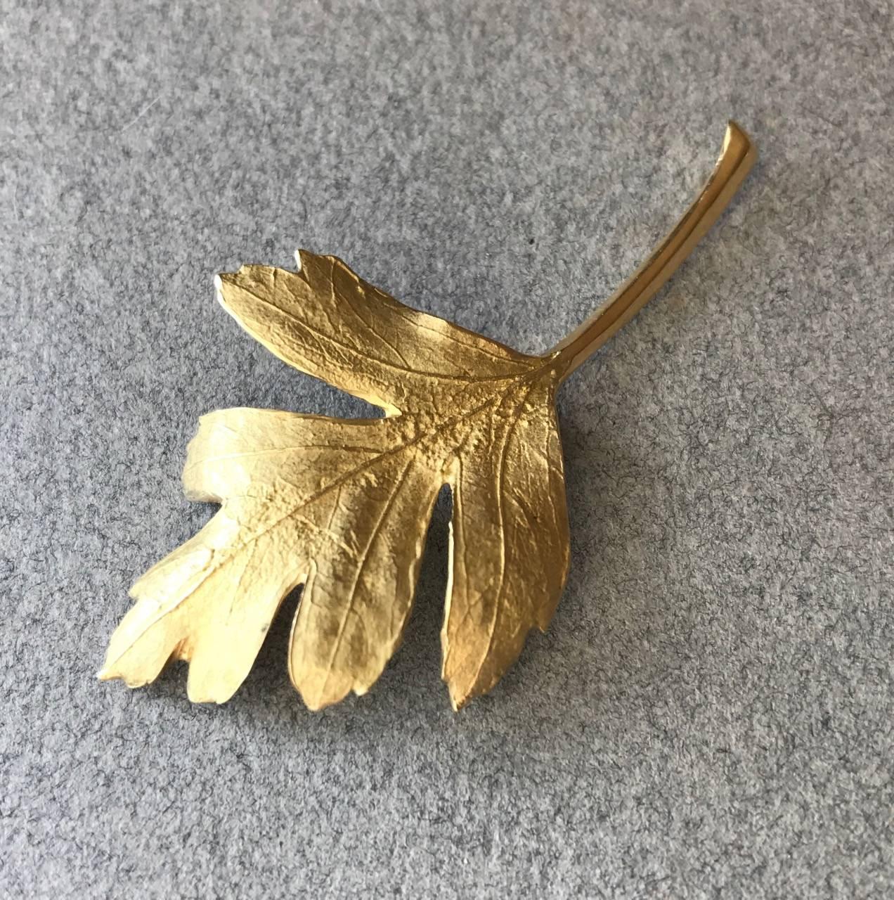 John Iversen 18kt Leaf Brooch Very Rare.  Made from a real leaf. Exquisite natural details.

Nice weight.

Complimentary gift box and FREE shipping included.

About the artist:
John Iversen is a German born Long Island, NY, jeweler who is best known