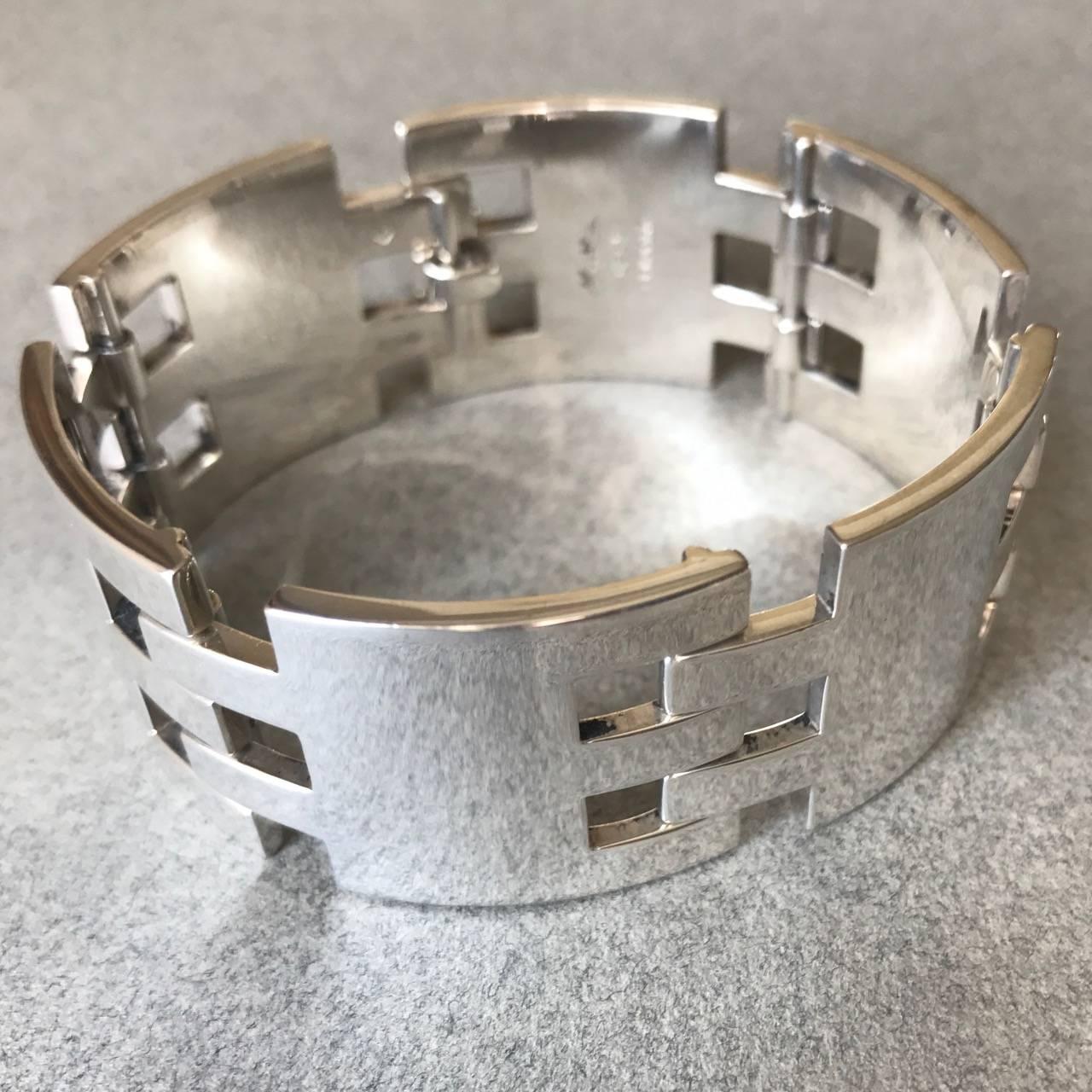 Hans Hansen Sterling Silver Modernist Bracelet, Very Rare.

Bold, modernist, design with extremely heavy gauge sterling silver, ingenious screw clasp.

A must have for a serious collector. 

Complimentary gift box and FREE shipping included.

About