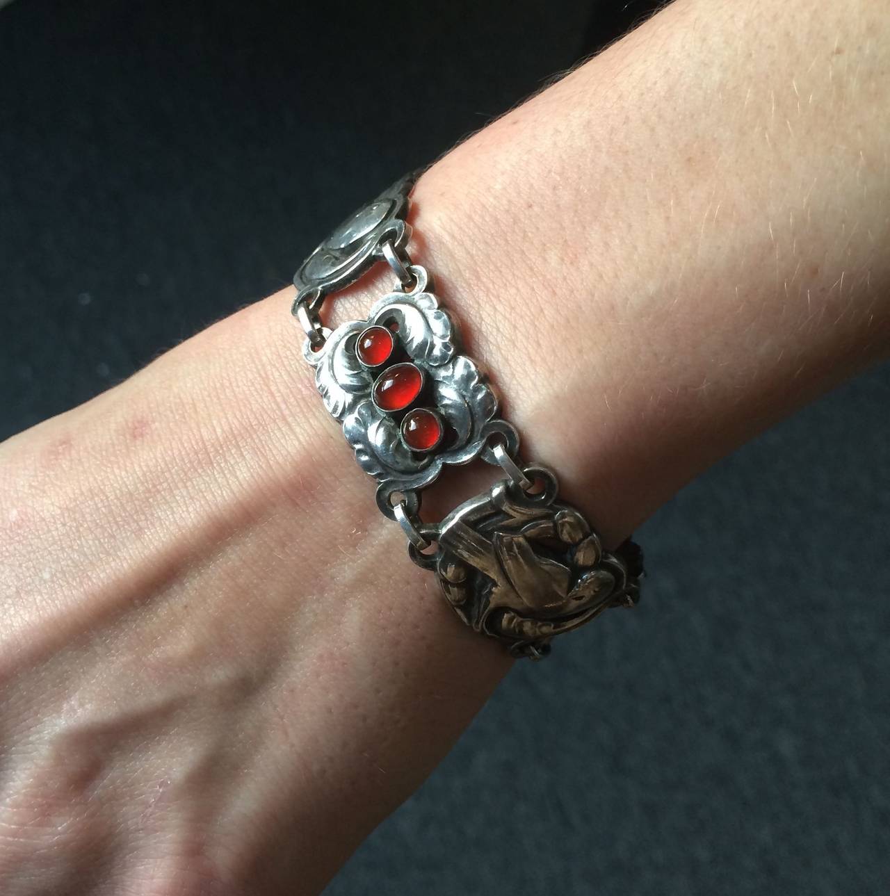 Georg Jensen Sterling Silver Bird Bracelet with Carnelian No. 14 In Excellent Condition For Sale In San Francisco, CA