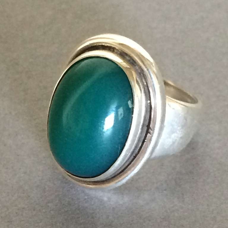 Georg Jensen Ring no. 46A by Harald Nielsen 

Bright green chrysoprase cabochon stone.  Very good condition. Size 5.25.
Can be resized.