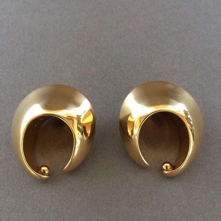 Georg Jensen 18K Gold  Ear Cuffs No 1126 by Nanna Ditzel 

These are a rare find and original from the period. 

Circa 1960's.

These earcuffs slide and secure over the lobe and look fantastic!

Very good condition showing light wear. 
