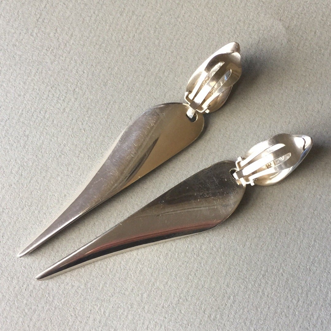 Georg Jensen Sterling Silver Dangle Earrings by Nanna Ditzel No. 128A

Dramatic and bold dangling earrings that catch the light and move beautifully.

Circa 1970's. Clip on's.

3" L

Nanna Ditzel bio: Nanna Ditzel (1923 - 2005) was one