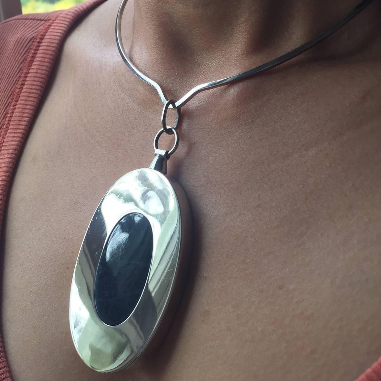Kaunis Koru, Hängeleuchte aus Sterlingsilber mit Labradorit von Olavi L. Wehmersuo im Zustand „Hervorragend“ im Angebot in San Francisco, CA