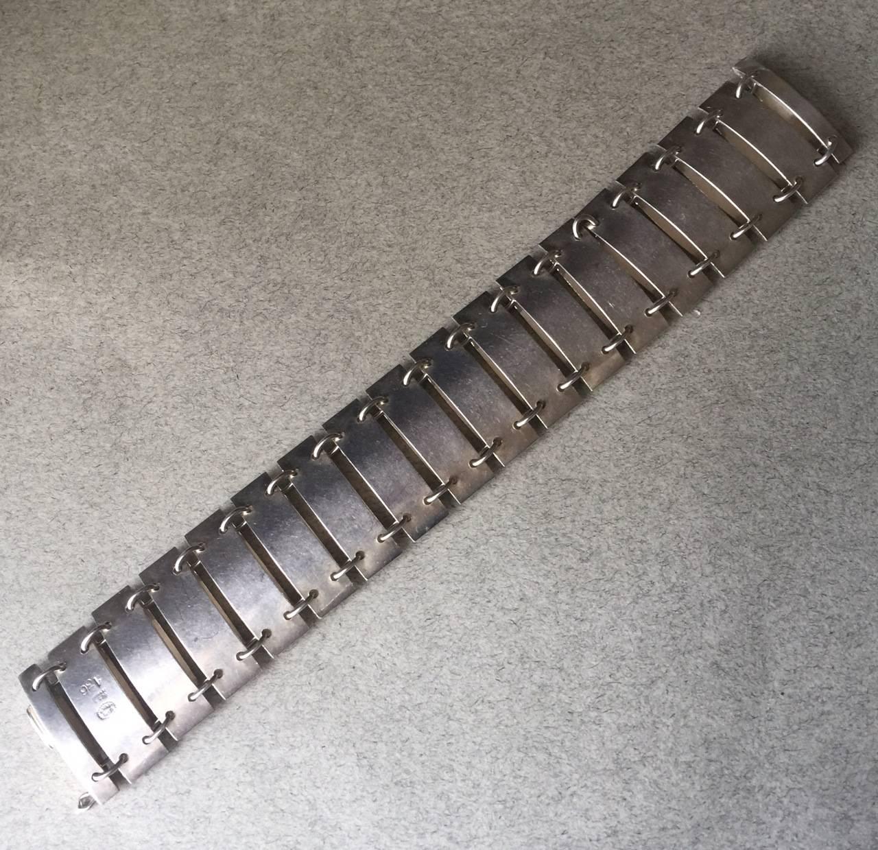 Georg Jensen Sterling Silver Bracelet No. 136 by Arno Malinowski

Rare, Modernist bracelet that is a pleasure to wear. It is extremely well-made with an ingenious, invisible clasp.

Dimensions: 7