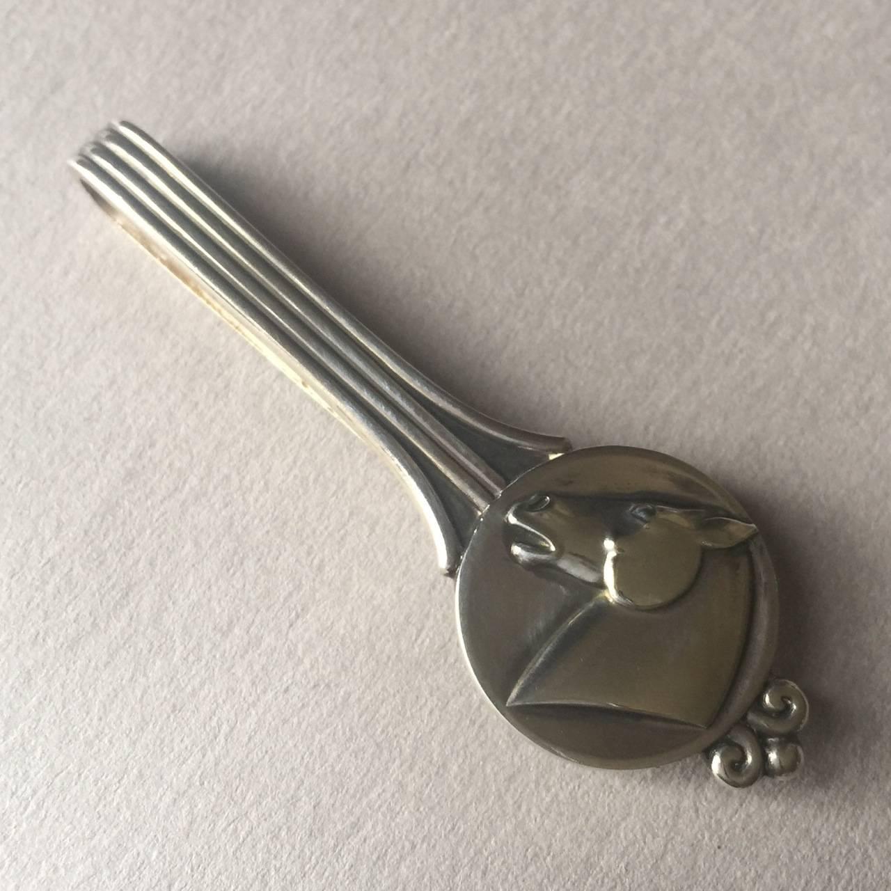 Georg Jensen Sterling Silver Tie Bar with Horse Head No. 65 by Arno Malinowski.

This is a classic tie bar that every horse enthusiast will love. Striking, sterling silver in excellent condition. 

We have the matching cufflinks in