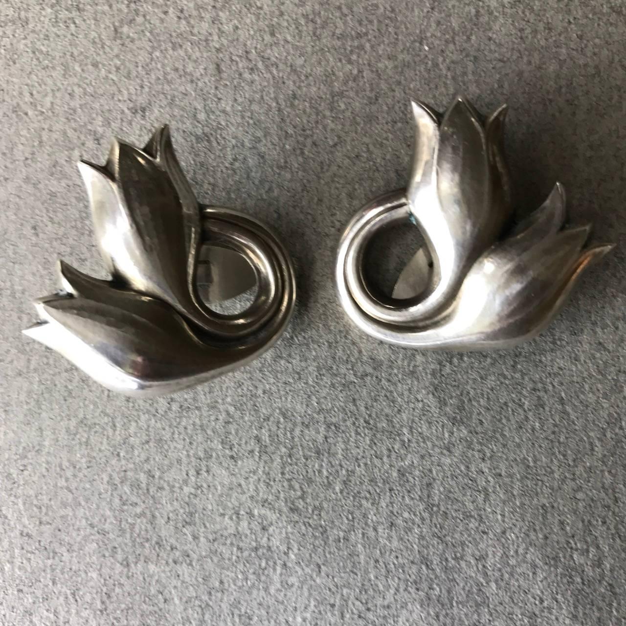Georg Jensen Tulip Earrings Large size No. 100B

 

Excellent condition with visible hand hammering.

 

Comfortable clip on style.

 

Matching Brooch and bracelet available.

 

A similar example can be seen in the book, GEORG JENSEN JEWELRY by