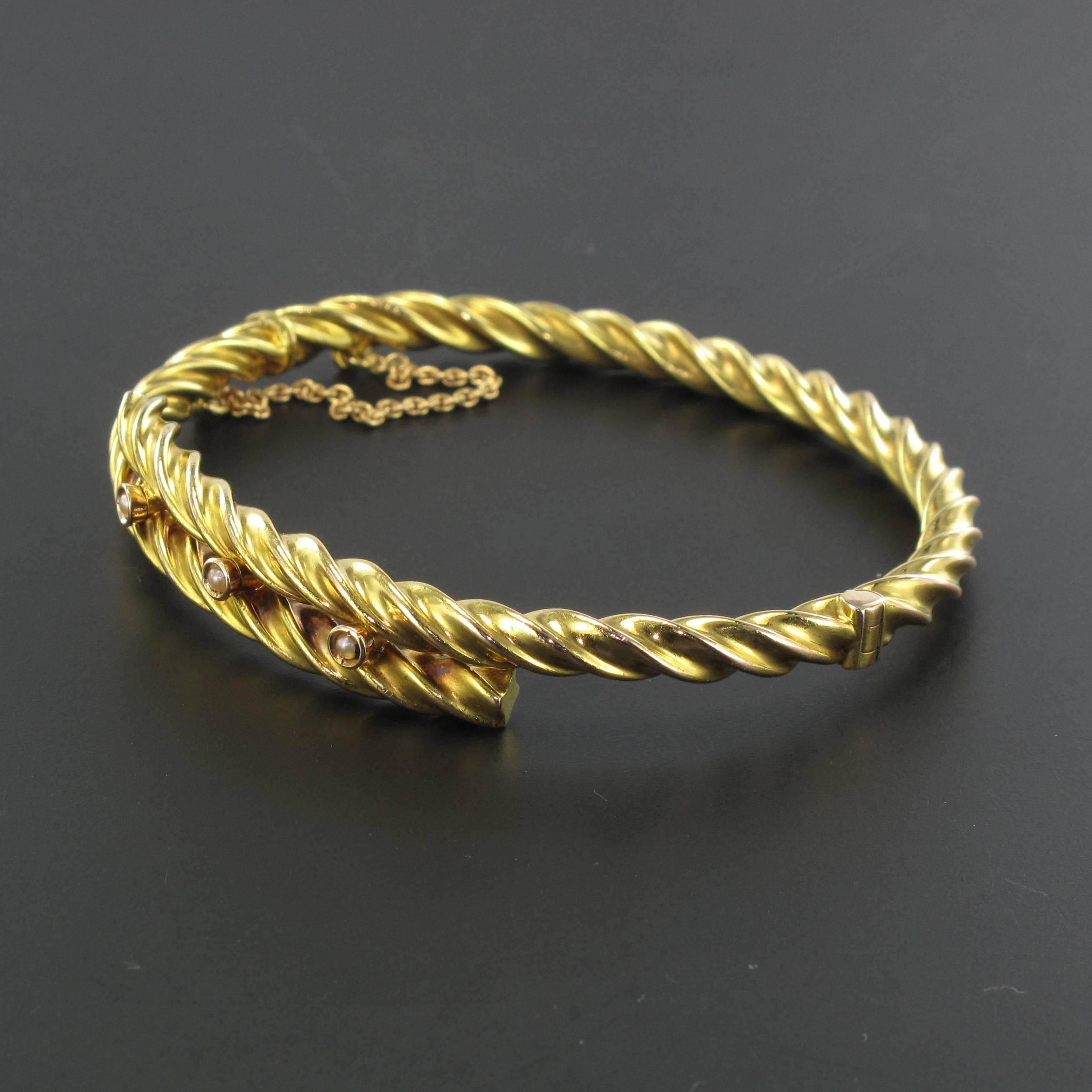 Antique Twisted Gold and Fine Pearl Bangle Bracelet  In Excellent Condition In Poitiers, FR