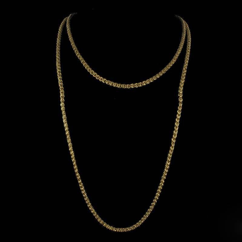 Long necklace in 18 carat yellow gold, eagle head hallmark. 

Composed of a double beaded belcher chain, it is finished at one end with a ring attached to a screw hook clasp. 

Total weight of the jewel: about 30.6 g.
Length: 116 cm, width of