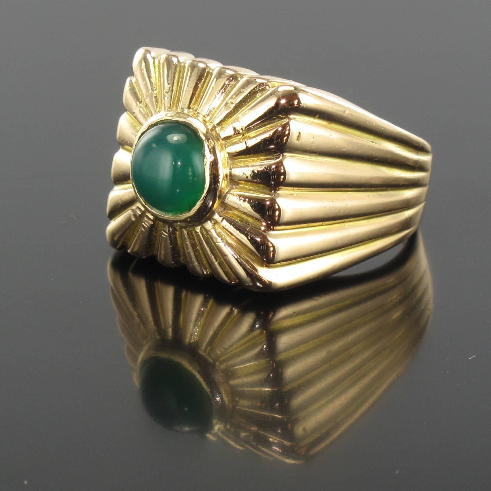 Retro 1960s Chrysoprase Gold Man's Signet Ring