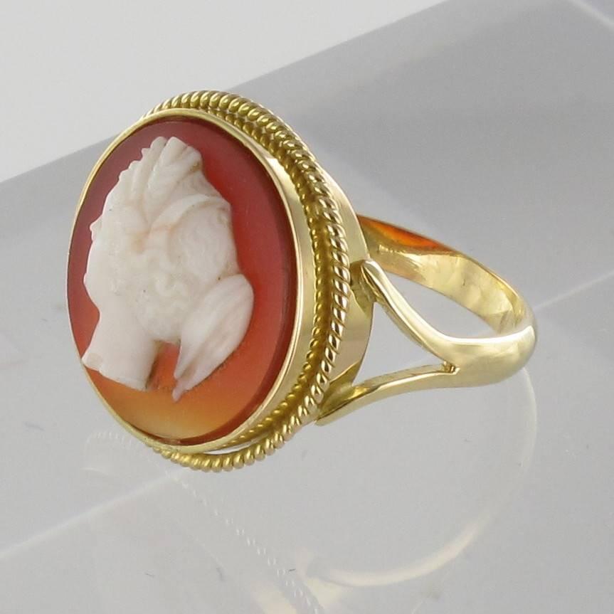 Round Cut French Antique Agate Cameo Gold Ring