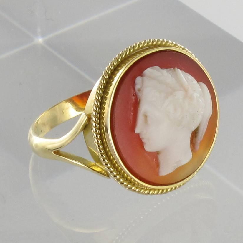 French Antique Agate Cameo Gold Ring In Good Condition In Poitiers, FR