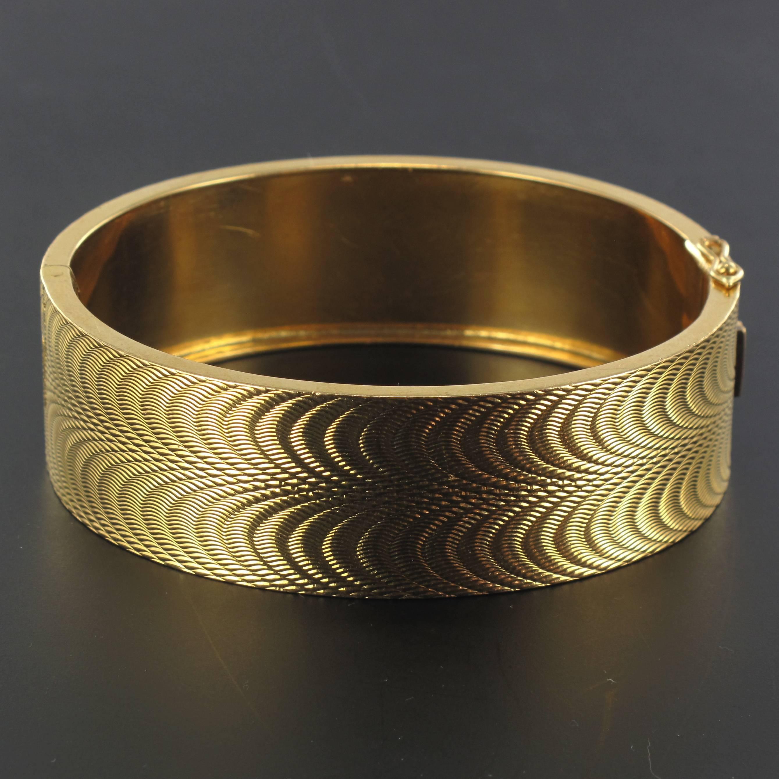 1950s French Moire Engraved Gold Bangle Bracelet  In Excellent Condition In Poitiers, FR