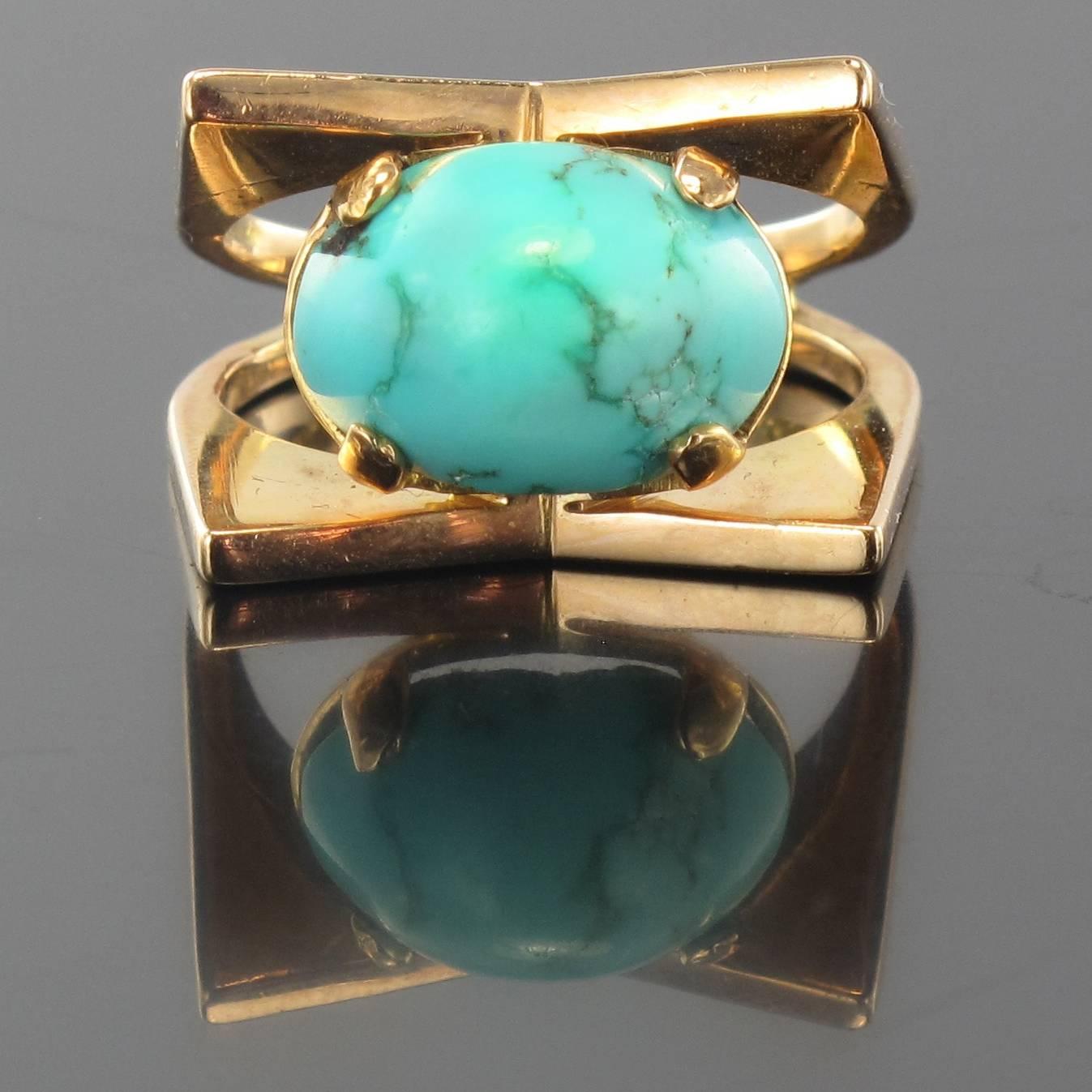 Ring in 18 carat rose gold. 

This surprising antique ring is composed of rose gold with warm and feminine overtones. The ring mount is formed of 2 flat bands with geometric lines that join at the base holding a claw set turquoise matrix cabochon