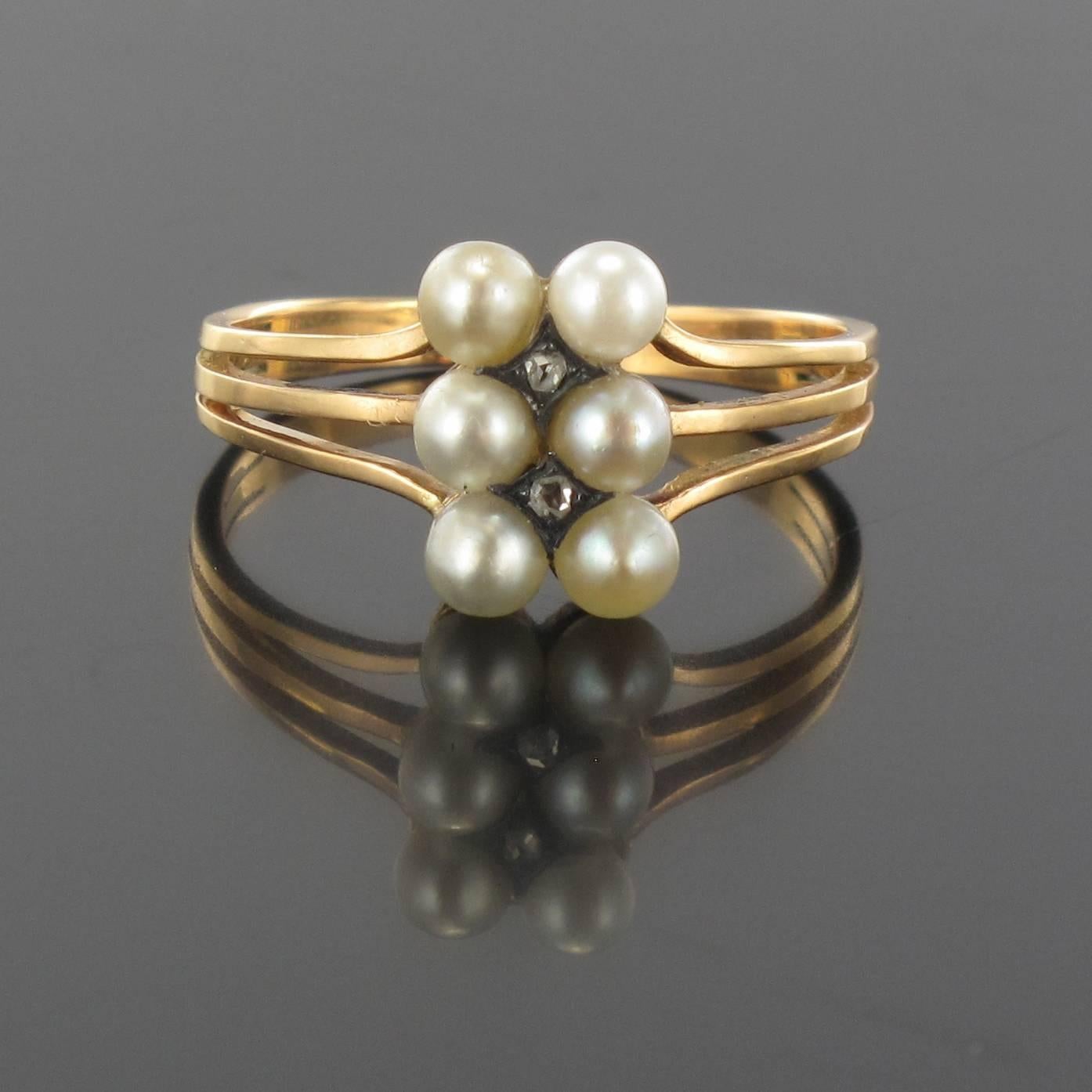 Ring in 18 carat rose gold, eagle head hallmark. 

Composed of 3 flat gold bands linked at the base and set at the front with 6 fine oriental creamy white pearls and 2 rose cut diamonds within the central triangle formed by the pearls. 

Each