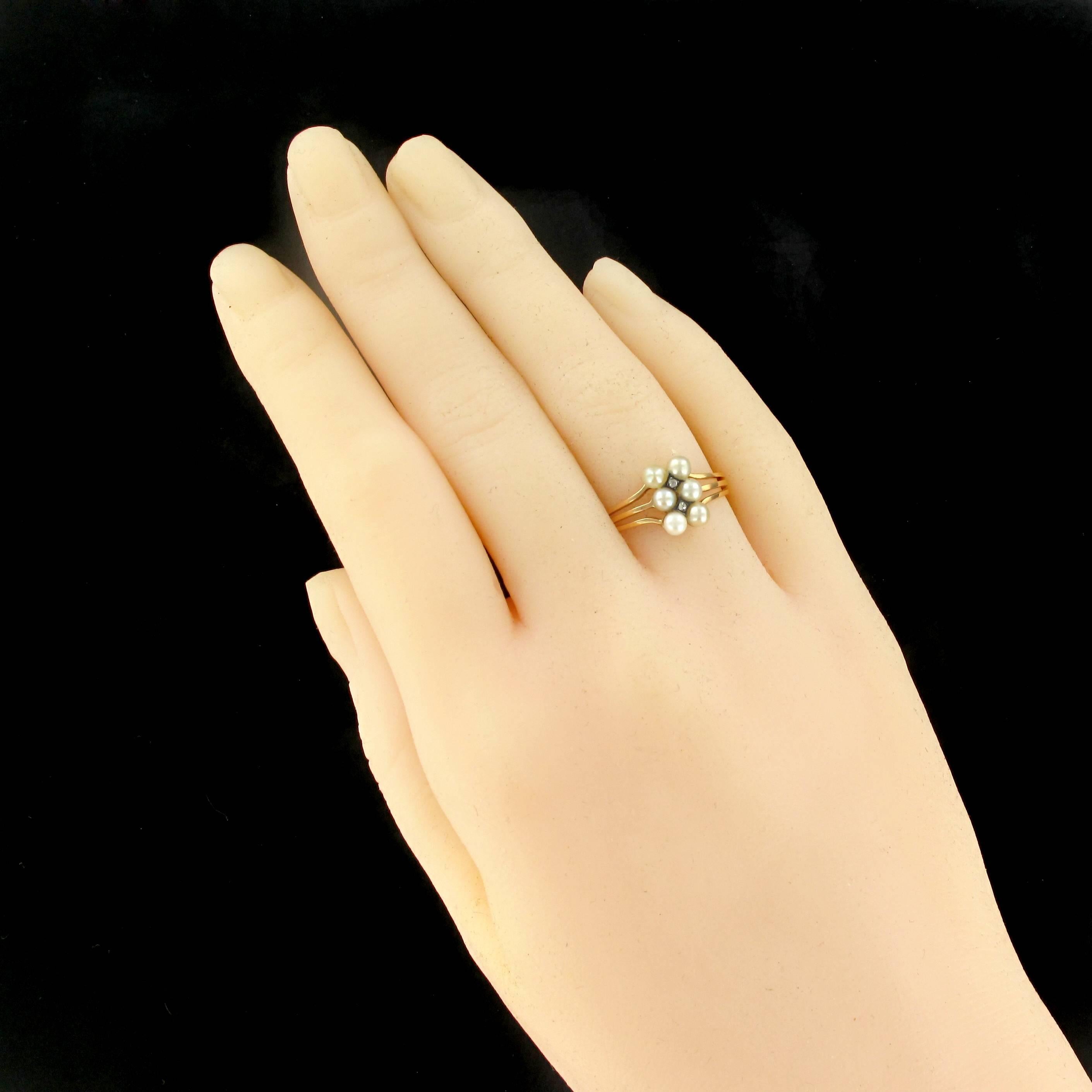 1840s French Antique Fine Pearl Rose Cut Diamond Gold Ring In Excellent Condition In Poitiers, FR