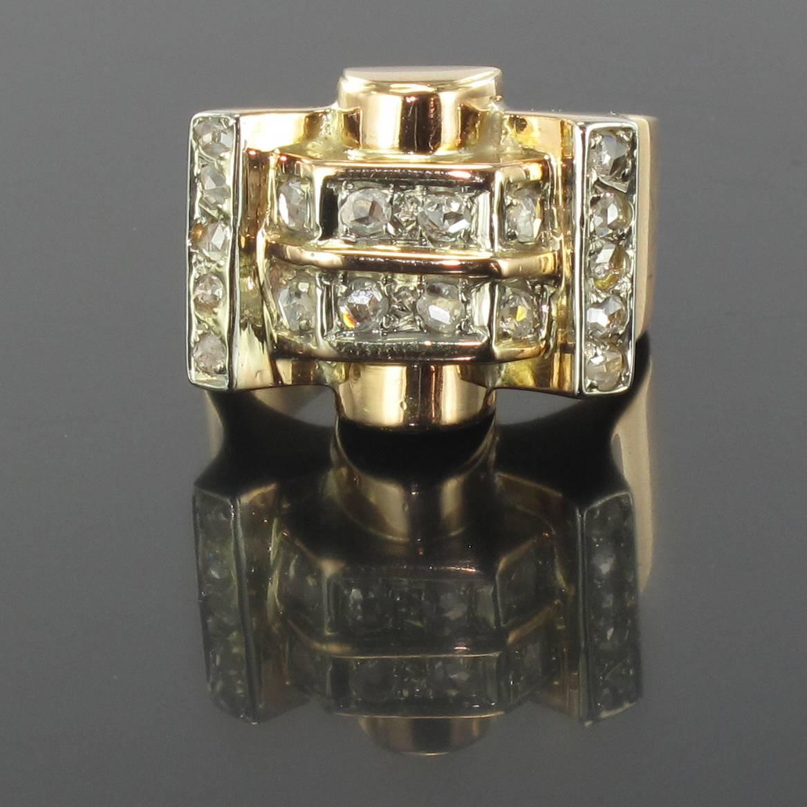 Ring in 18 carat yellow gold, eagle head hallmark. 

This splendid tank ring, or bridge ring, displays a raised section with geometric lines set with rose cut diamonds. At the underlying centre is a gold half cylinder shape. 

Total diamond