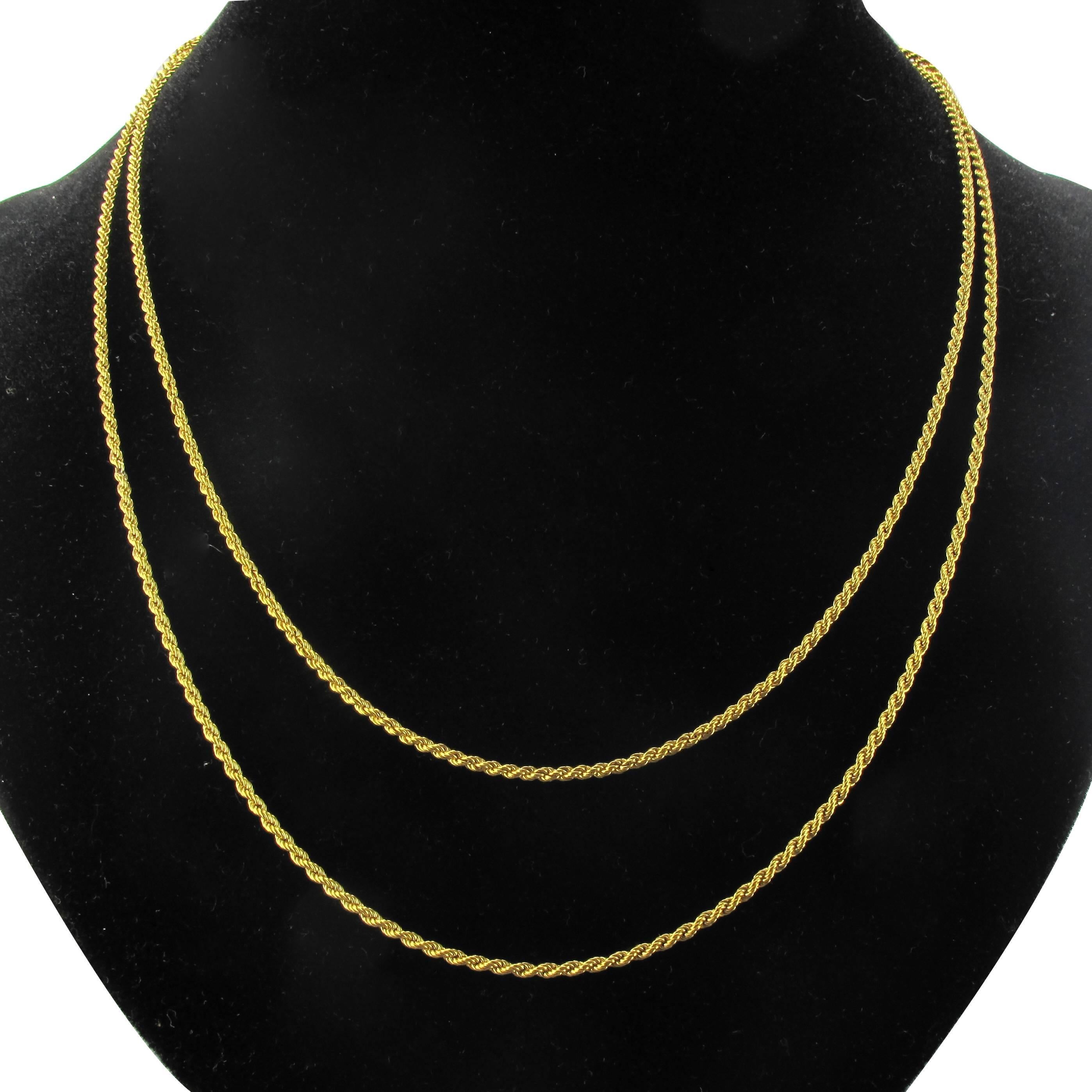 Chain in 18 carat yellow gold, eagle head hallmark. 

This matinee chain necklace is composed of twisted double link gold chain. The chain features a large round spring clasp that enables the attachment of a pendant or wearing the chain as a