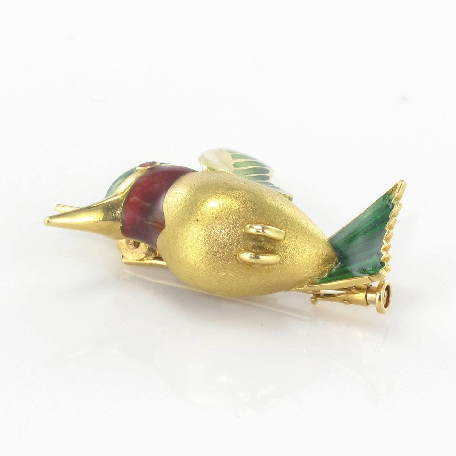 1960s French Enamel Gold Hummingbird Brooch In Excellent Condition In Poitiers, FR