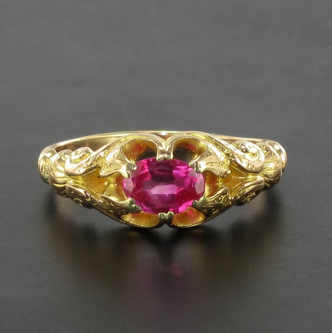 Ring in 18 carat yellow gold.

This lovely old ring is set with claws of an oval ruby. The whole ring is chiseled original and easy to wear.

Total ruby weight: about 0.50 carat.
Height: 7,40 mm, thickness: 3,70 mm, width of the ring at the