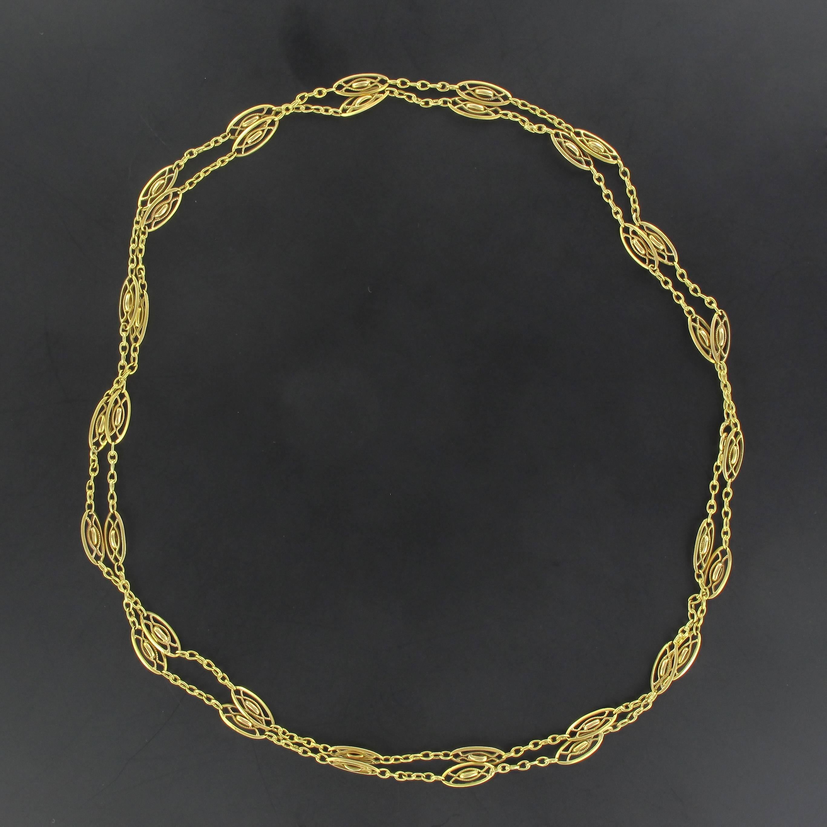 Necklace in 18 carat yellow gold, eagle head hallmark. 

This splendid yellow gold necklace is composed of a chain of openwork filigree spindle shaped links interspersed with an oval link chain. 

Overall length: 90 cm, width of the motifs: 4.4