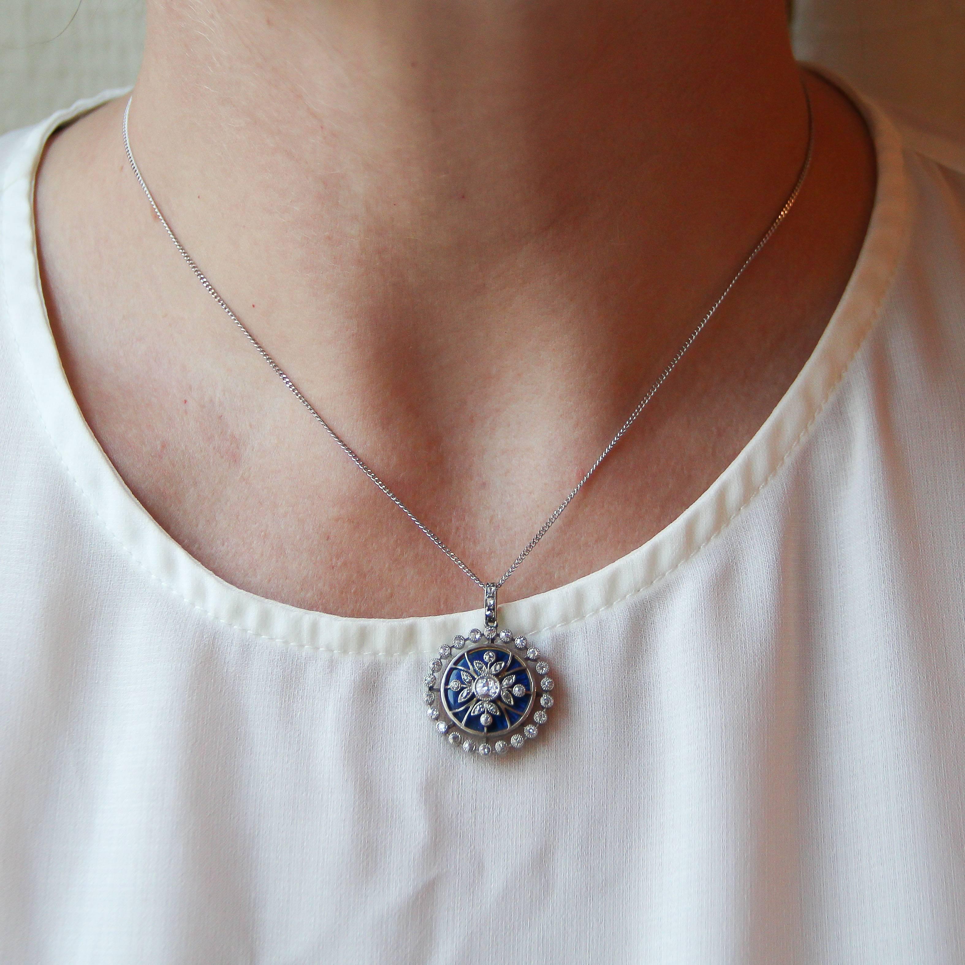 Französischer antiker Medaillon-Anhänger mit Diamant und blauem Emaille (Napoleon III.)