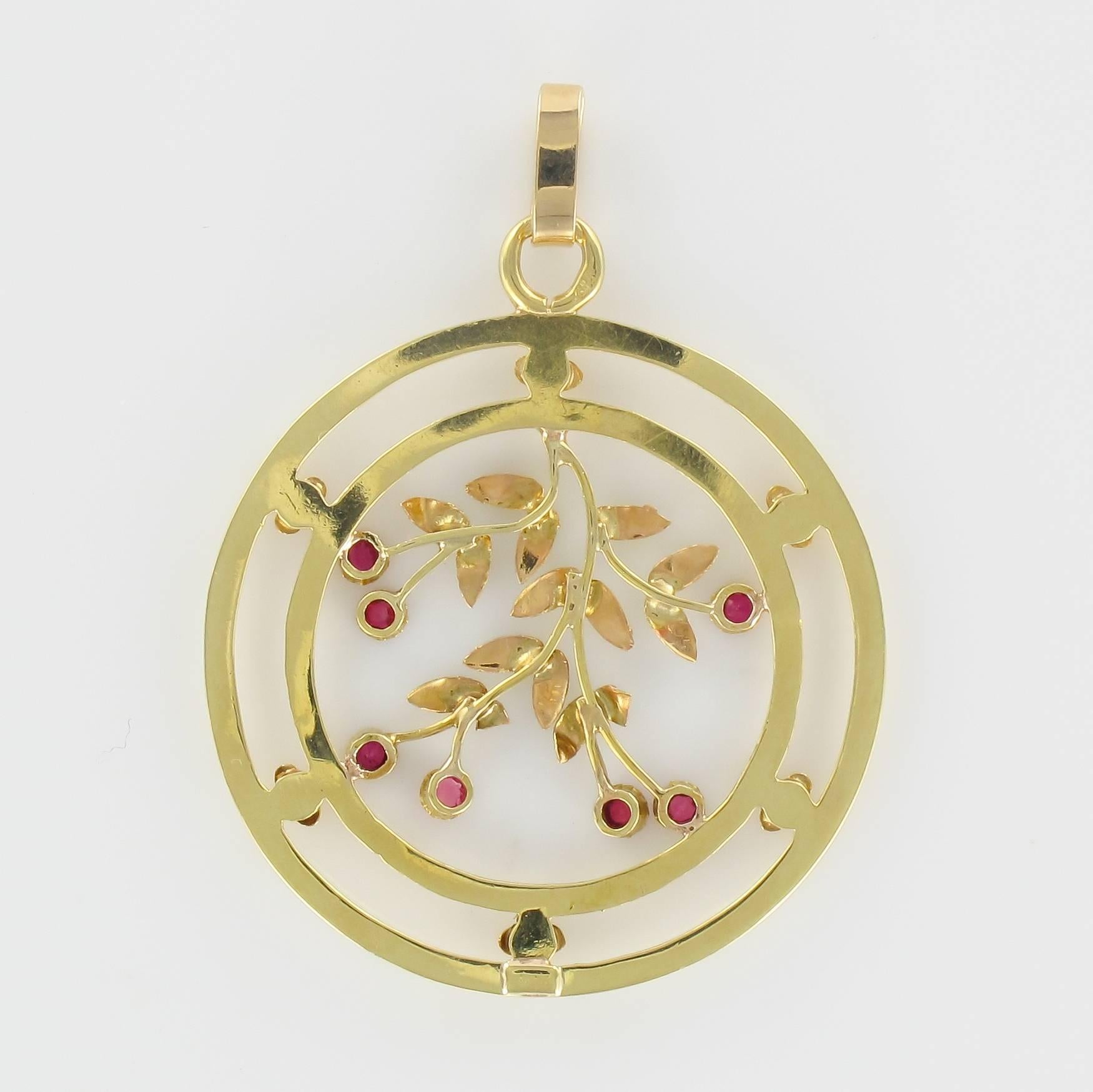 French 1900s Round Gold Pendant  In Excellent Condition In Poitiers, FR