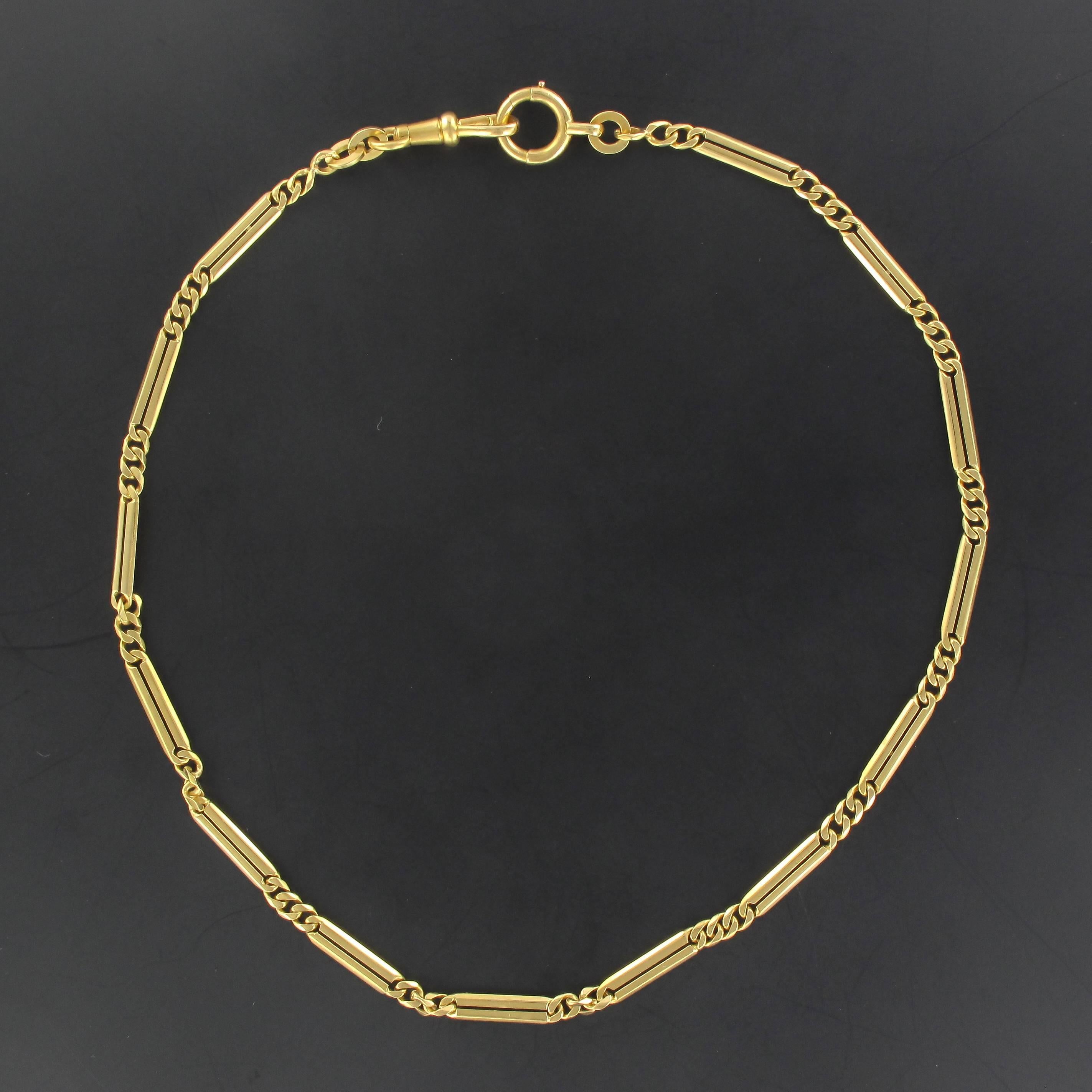 Watch chain in 18 carat yellow gold, horse head hallmark.

This splendid antique watch chain is composed of sections of curb chain alternating with elongated Figaro links. The clasp of this antique gold chain is a large spring ring clasp with a