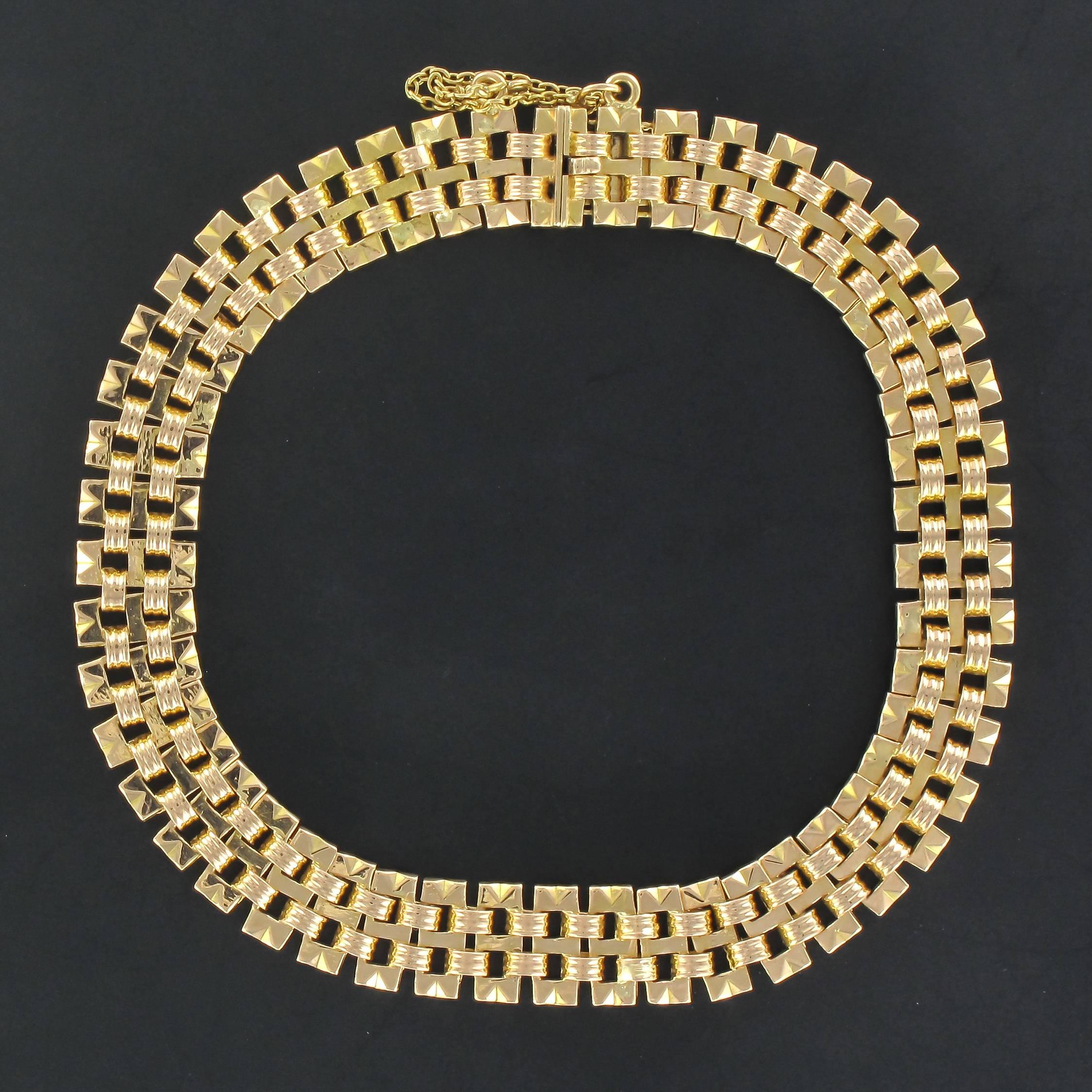 Bracelet in 18 carat rose gold.

This gorgeous antique bracelet is composed of articulated geometric brushed gold links. The clasp of this rose gold bracelet is a ratchet with a safety chain. 

Length: 19 cm, Width: 8 mm. Thickness: 2,7 mm.
Total