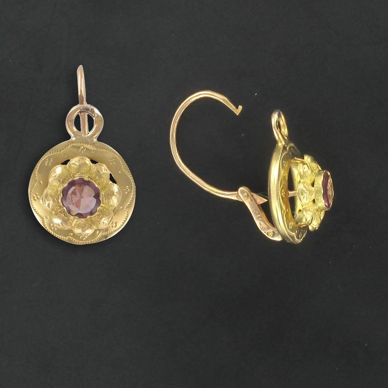 Garnet Gold Sleeper Earrings At 1stdibs Earrings In 18 Carat Yellow Gold Horse Head Hallmark These Sleeper Each Feature