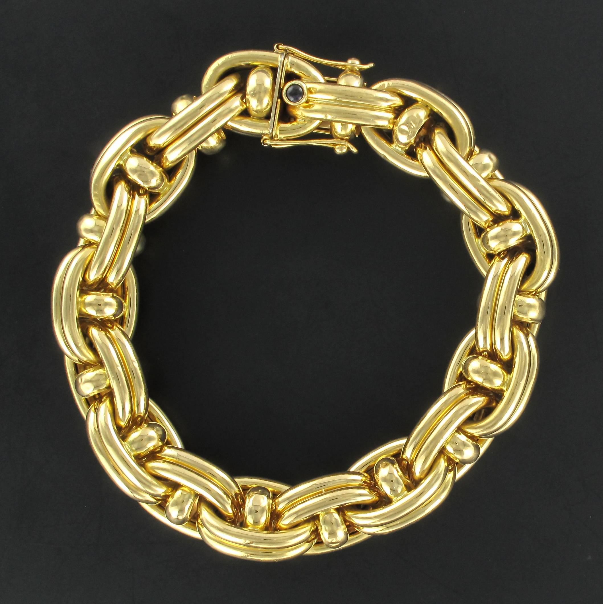Bracelet in 18 carat yellow gold, eagle head hallmark. 

This bracelet, signed Caplain, is composed of a double anchor link chain. The clip clasp with a safety 8 feature is hidden within the end links. The clasp is bezel set with a small round