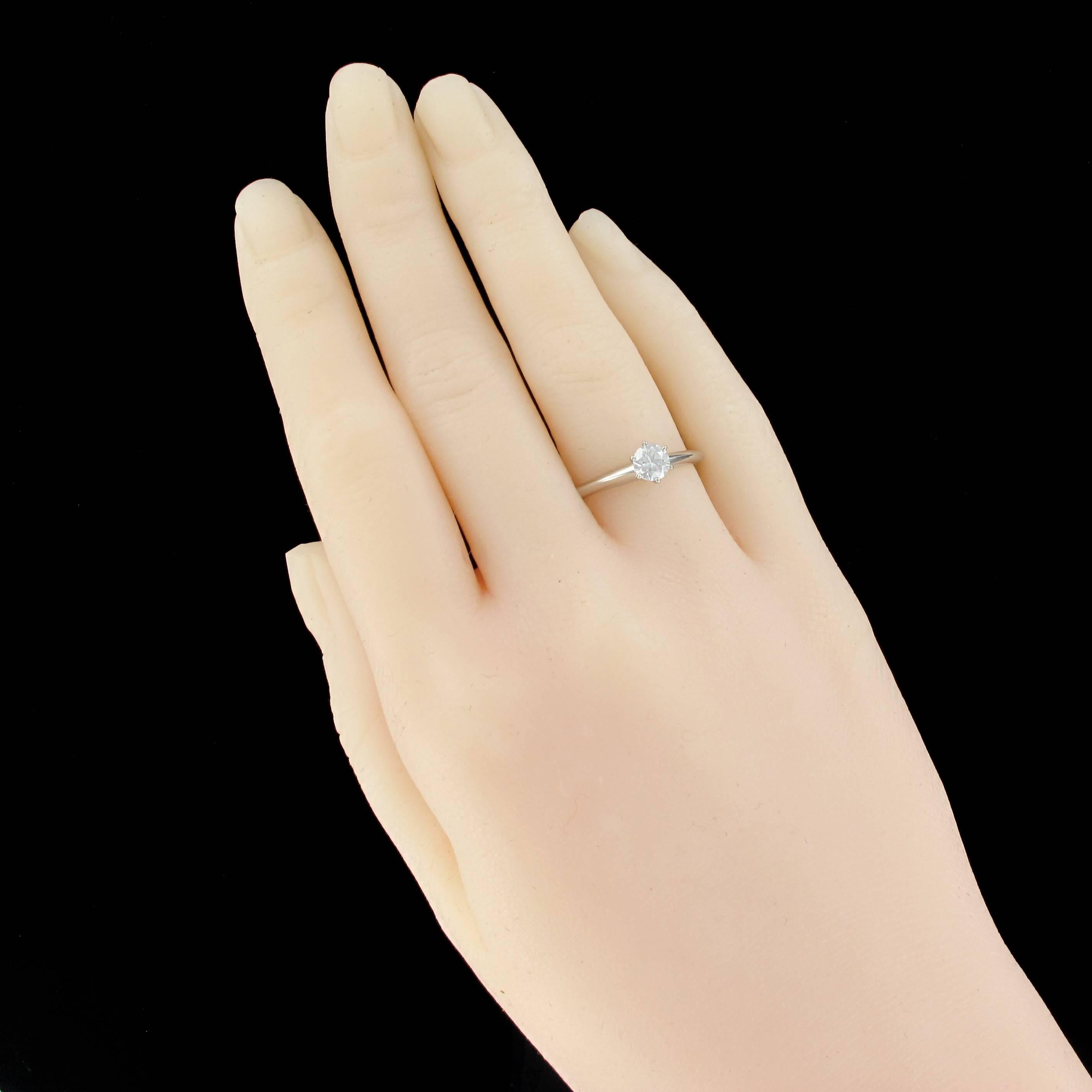 Round Cut Tiffany 0.45 carat F.VVS2 Diamond Certified Platinium Solitaire Ring