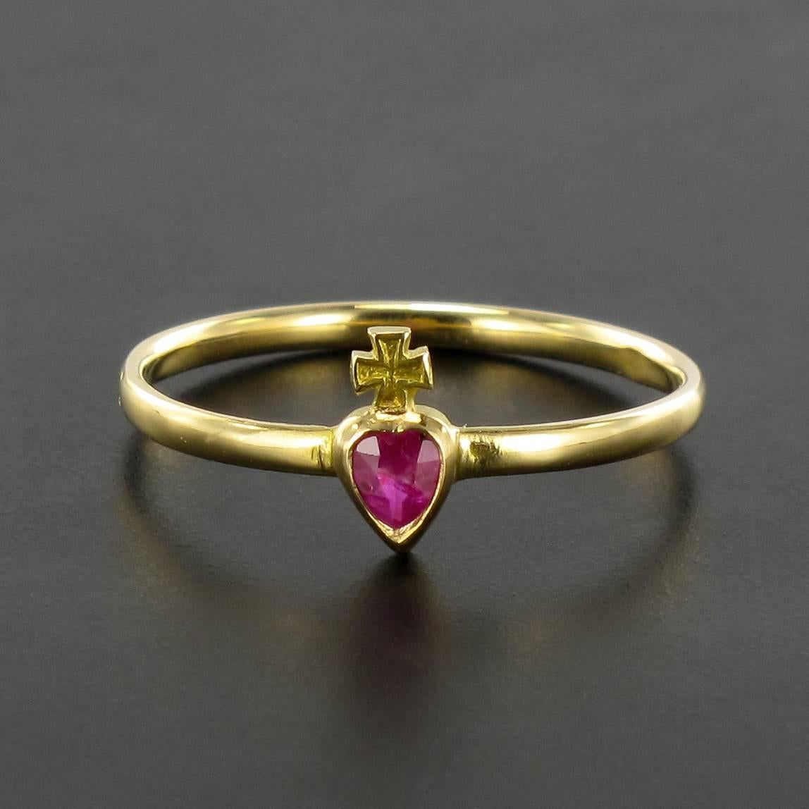 Ring in 18 carat yellow gold, eagle head hallmark. 

This superb and rare ring is set with the Vendée symbol, the heart is set with a ruby with a gold cross above. 

Length of the motif : 7,1 mm, Width of the widest motif : 4 mm, Width of the ring: