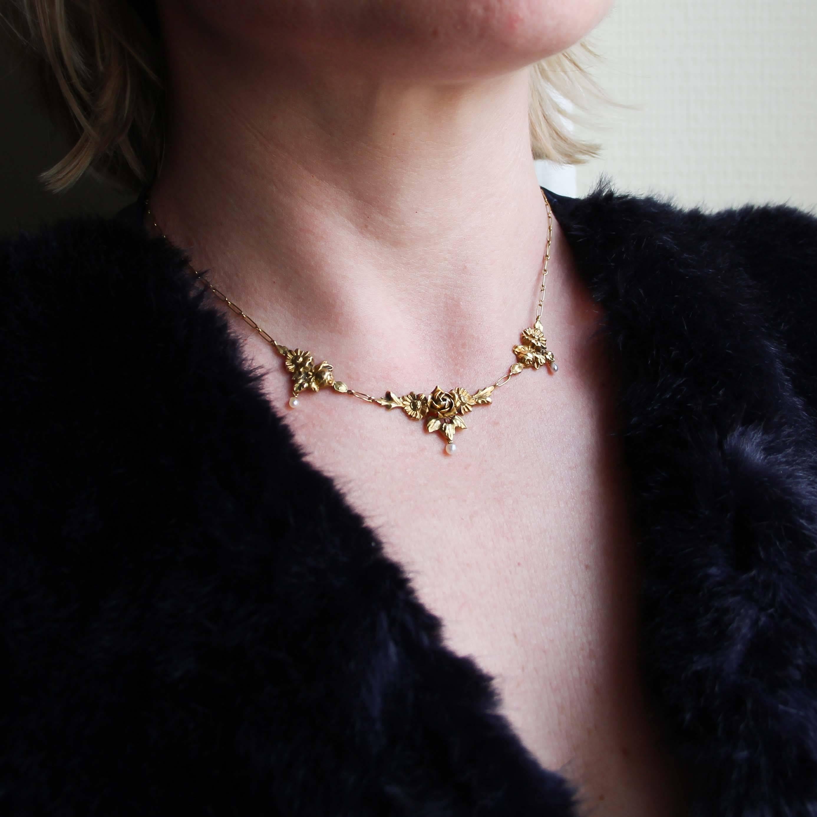 gold necklace in french