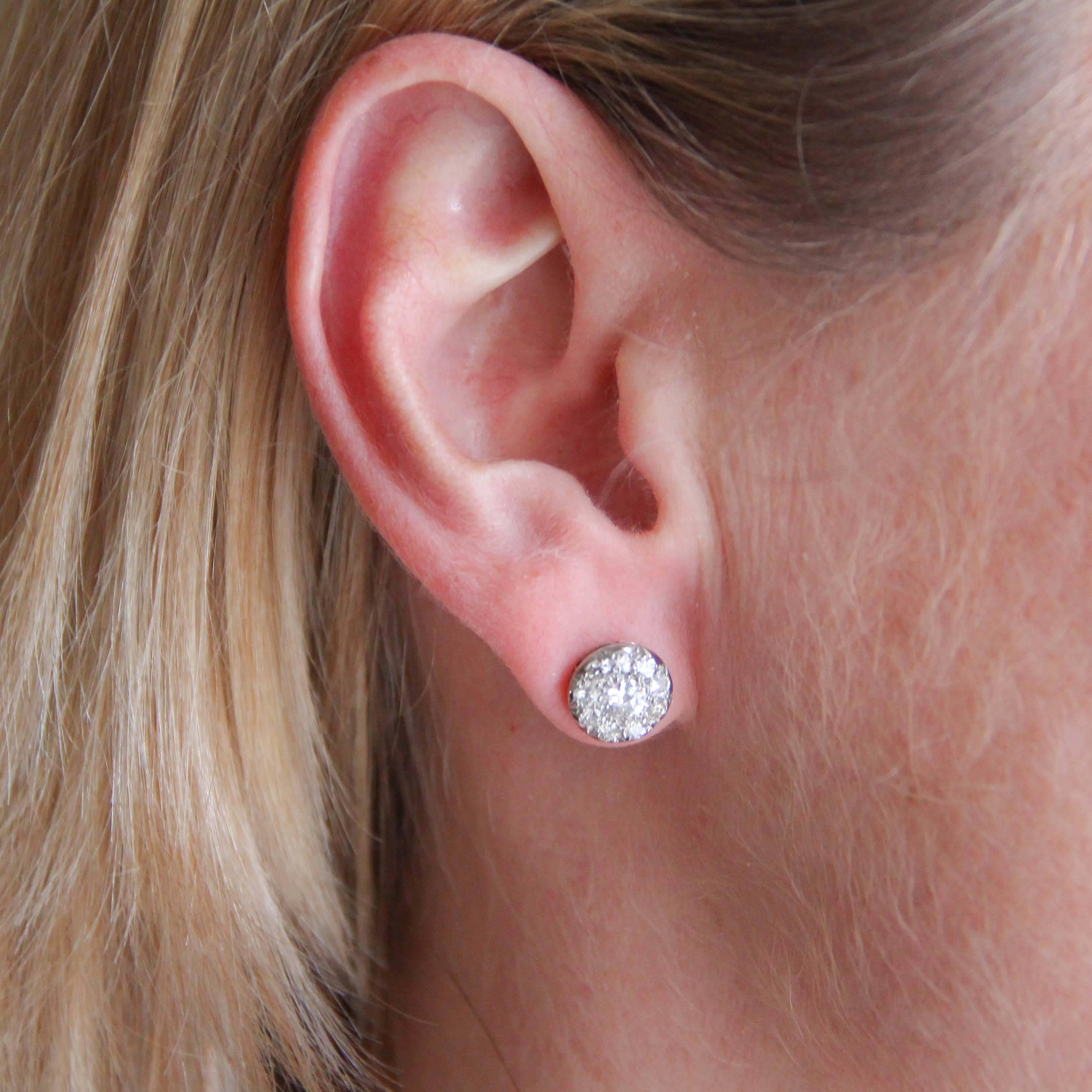 Retro 1960s French Diamond 18 Karat White Gold Stud Earrings