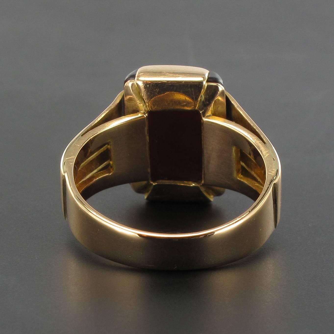 19th Century Engraved Sardonyx Gold Signet Ring In Excellent Condition In Poitiers, FR
