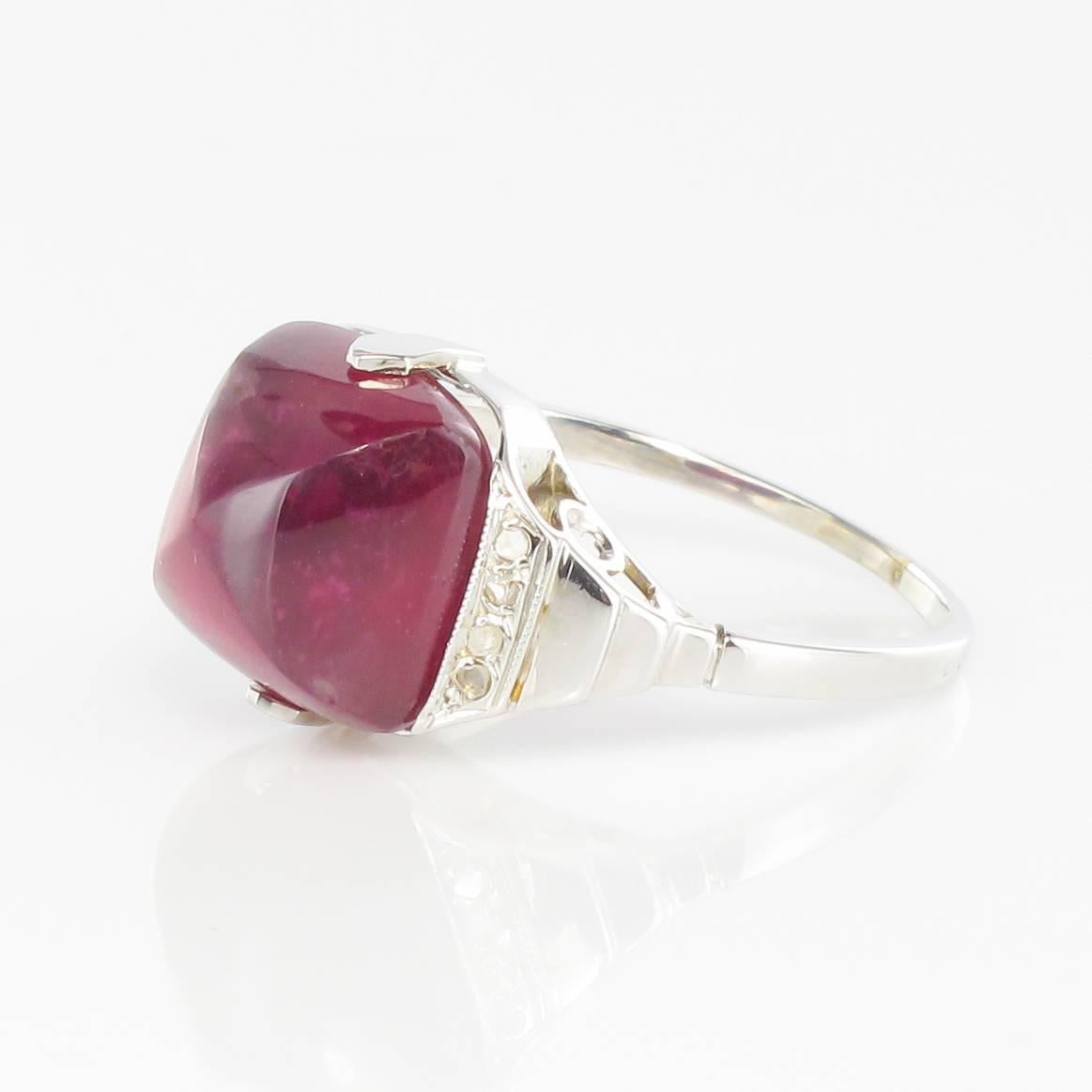 French Art Deco 8.93 Carat Ruby and Diamond Ring In Excellent Condition In Poitiers, FR