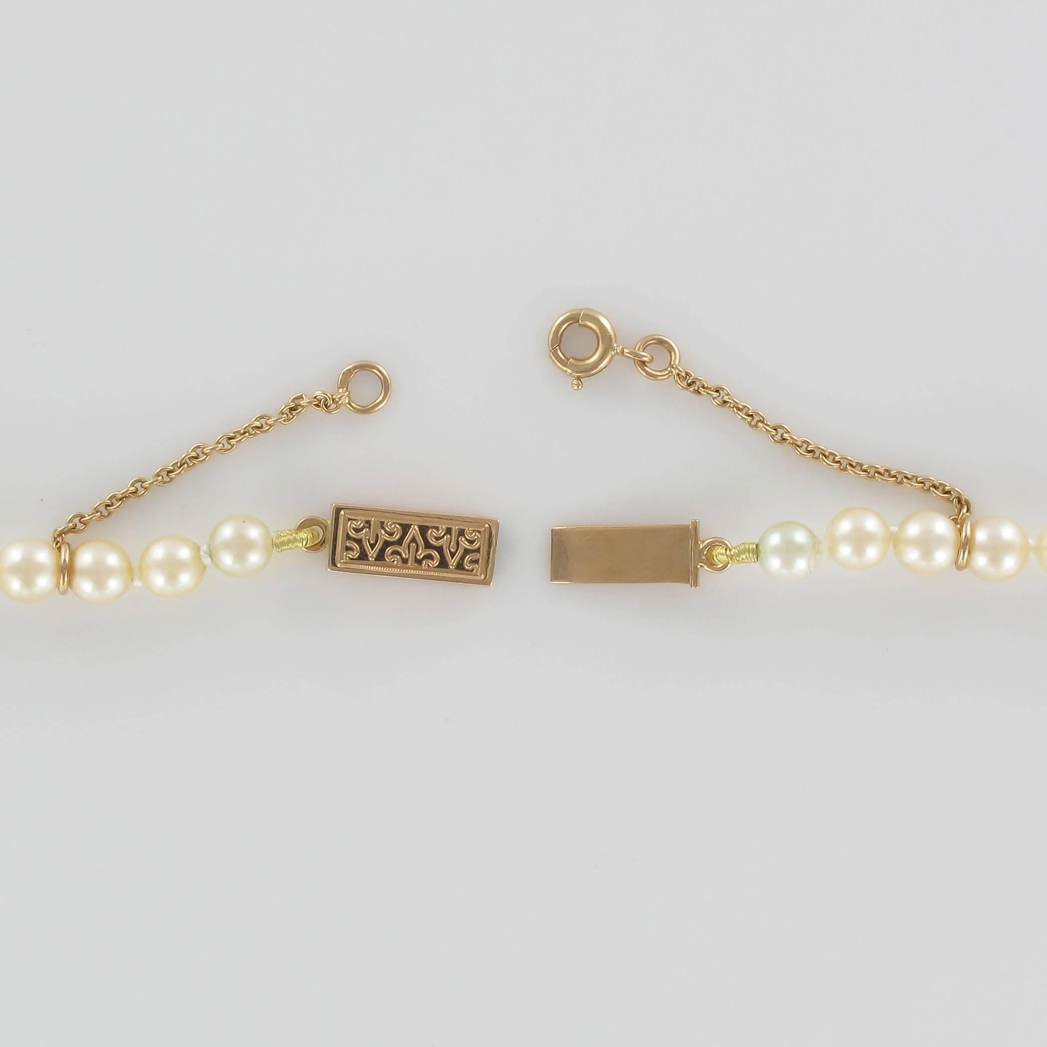Collier de perles blanches rondes de culture des années 1950 en vente 3