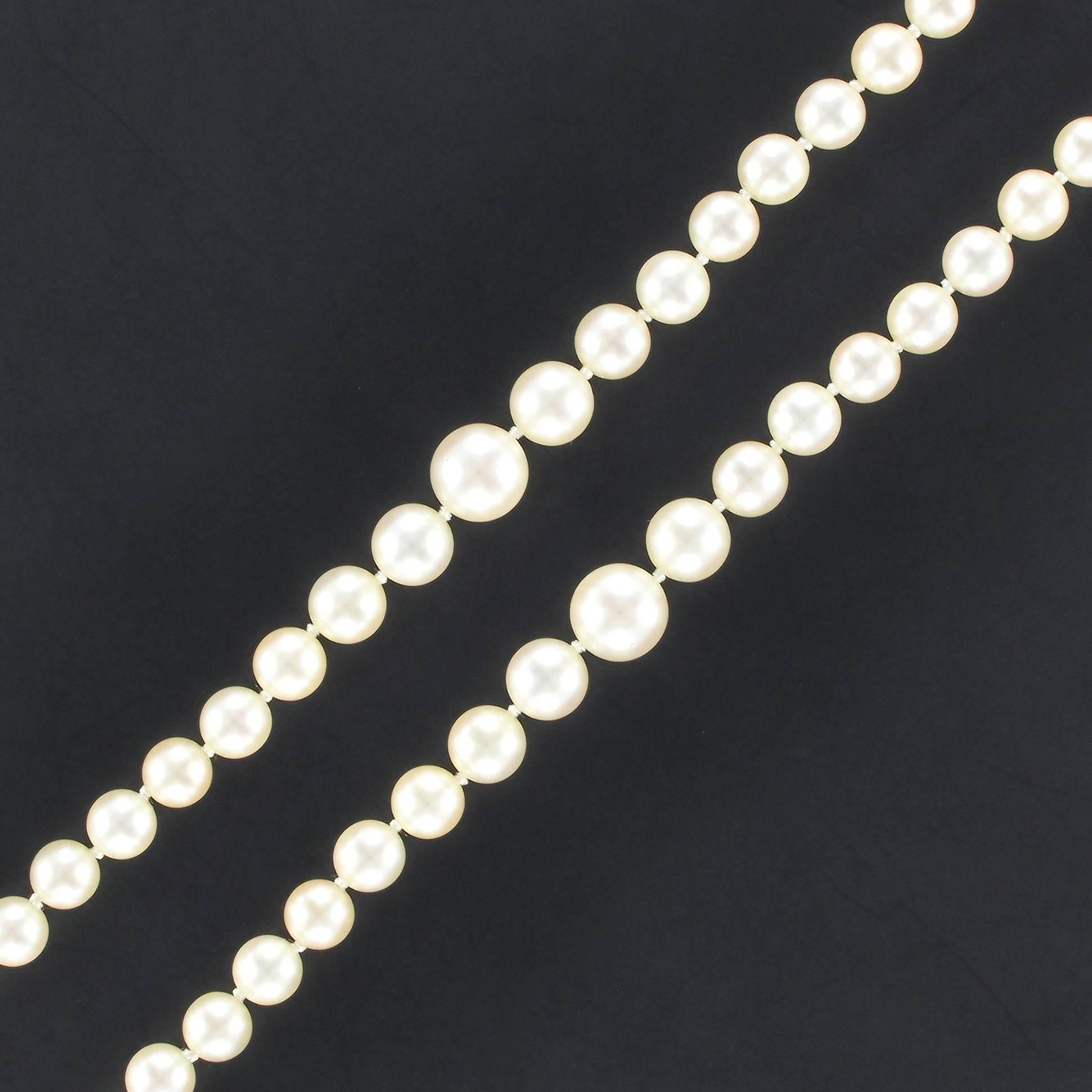 1950s Cultured Round White Pearl Necklace In Good Condition For Sale In Poitiers, FR