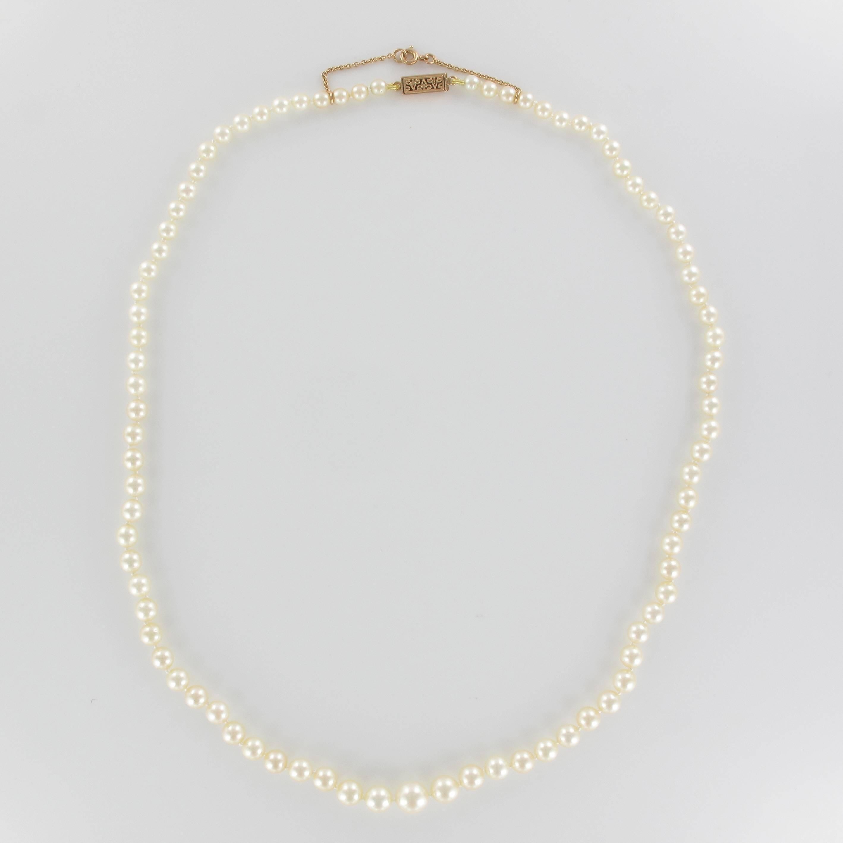 1950s Cultured Round White Pearl Necklace For Sale 1